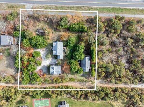 121 Surfside Rd, Nantucket