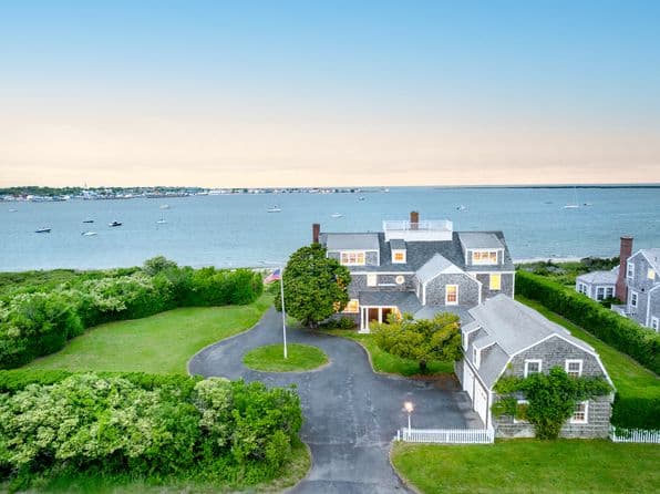 52 Monomoy Rd, Nantucket