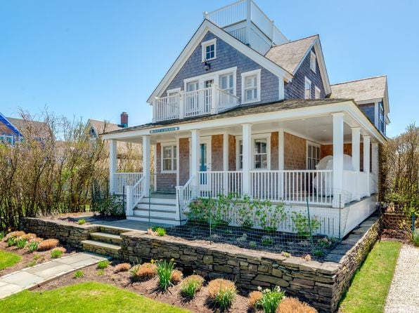 10 E Lincoln Ave