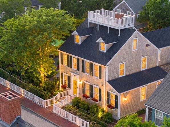 35 India St