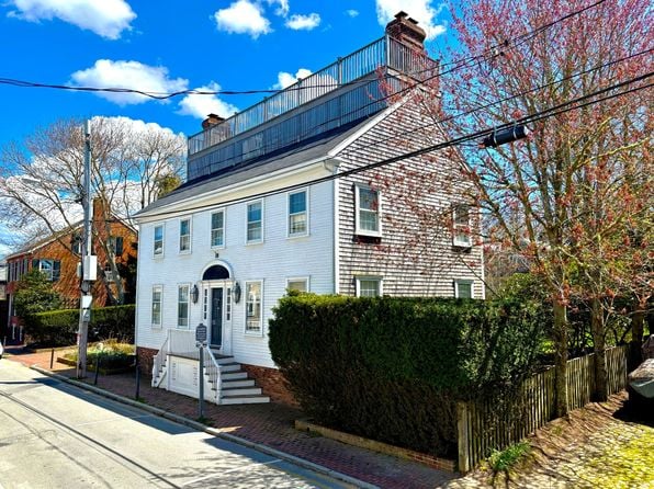 16 India St