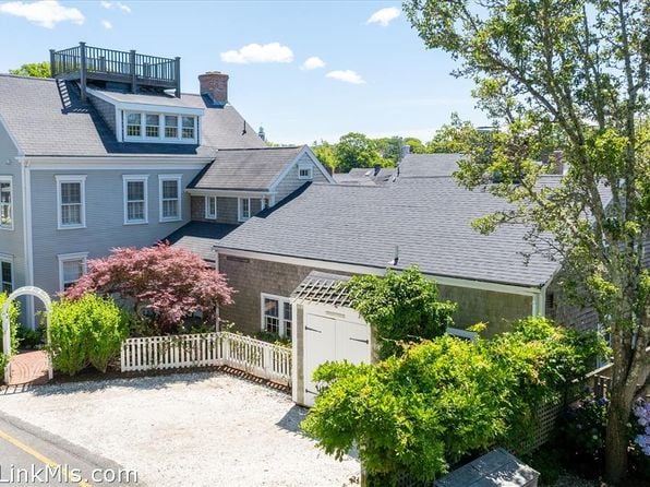 4 Crown Ct