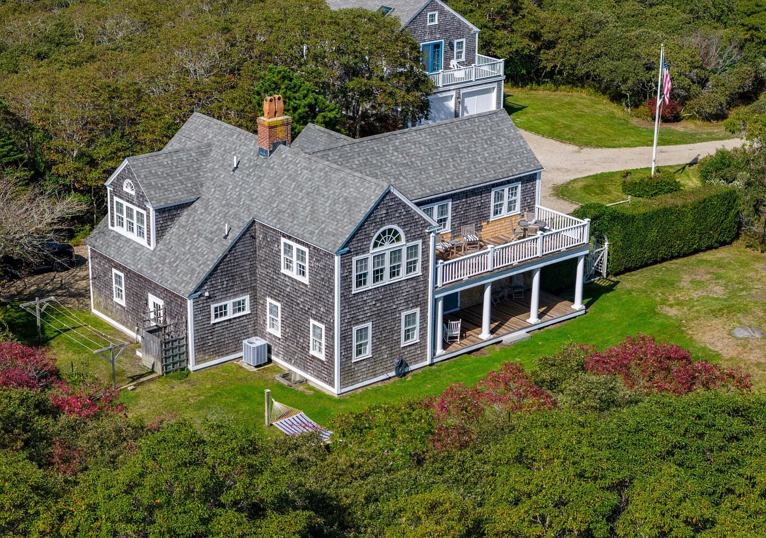 27 Longwood Dr - Photo 2