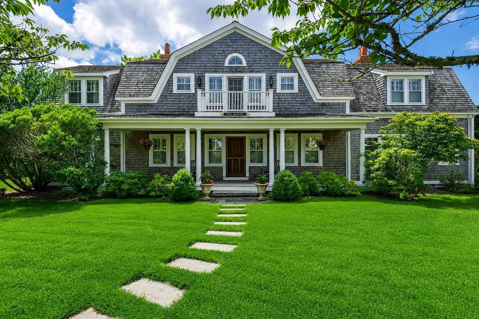 8 Hedge Row
