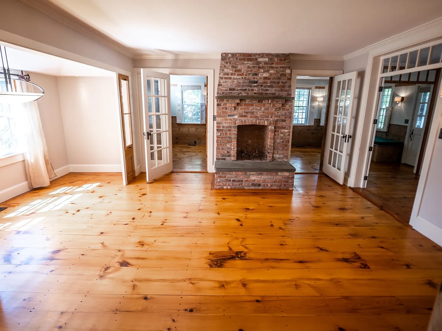 33 Pine St - Photo 2