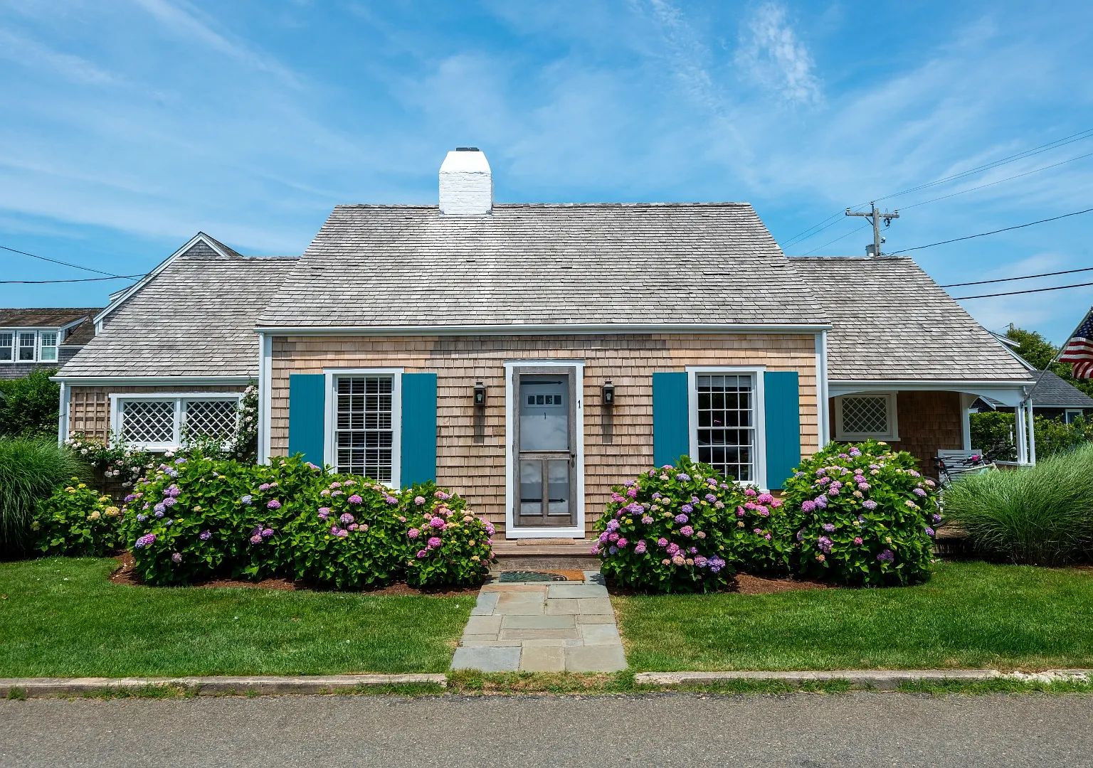 1 E Lincoln Ave