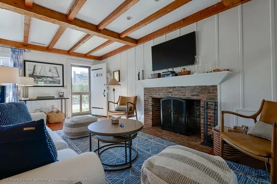 1 E Lincoln Ave - Photo 2